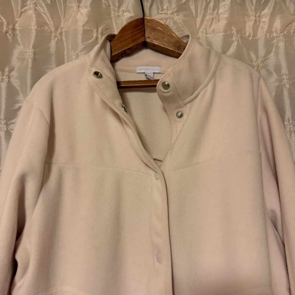 Beyond Yoga Cream Tranquility Fleece Jacket Lunar Rock Snap Front